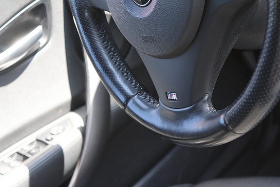 BMW 120i 3 of 5