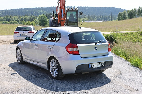 BMW 120i 2 of 5