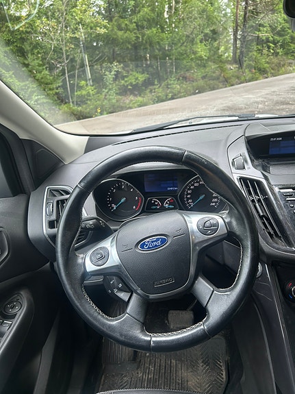 Ford Kuga 10 of 12