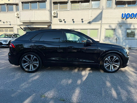 Audi Q8 4 of 5