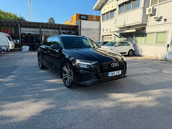 Audi Q8 3 of 5
