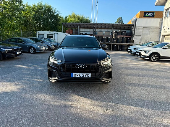 Audi Q8 2 of 5