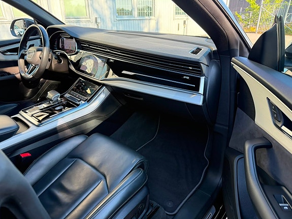 Audi Q8 11 of 30
