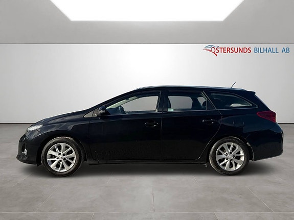Toyota Auris 4 of 5