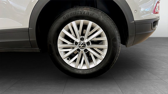 Volkswagen T-Roc 5 of 5