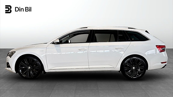 Skoda Superb 2 of 5