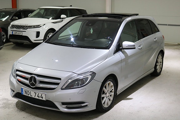 Mercedes-Benz B180 4 of 5
