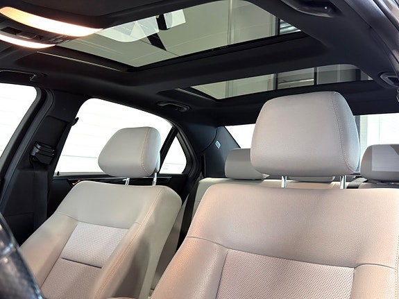 Mercedes-Benz E220 13 of 19