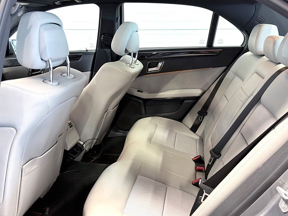 Mercedes-Benz E220 14 of 19