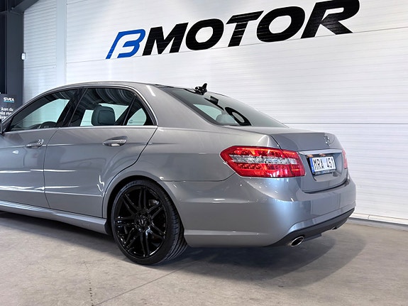 Mercedes-Benz E220 5 of 5