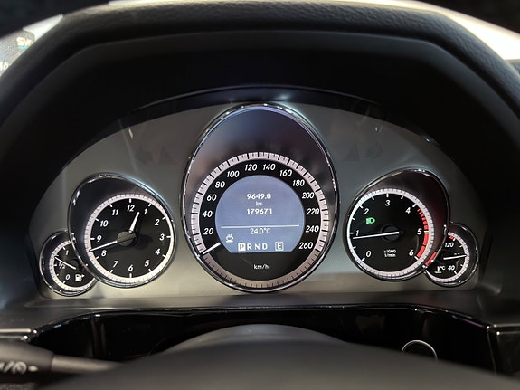 Mercedes-Benz E220 17 of 19