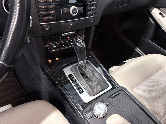 Mercedes-Benz E220 11 of 19