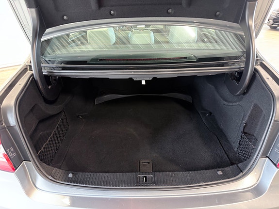 Mercedes-Benz E220 16 of 19