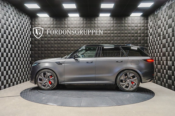 Land Rover Range Rover Sport 2 of 5