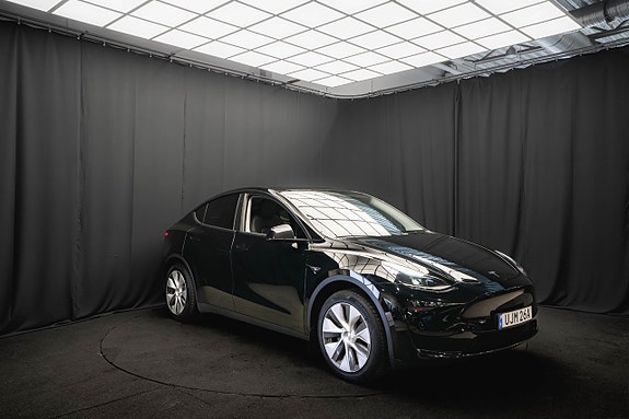 Tesla Model Y 5 of 5