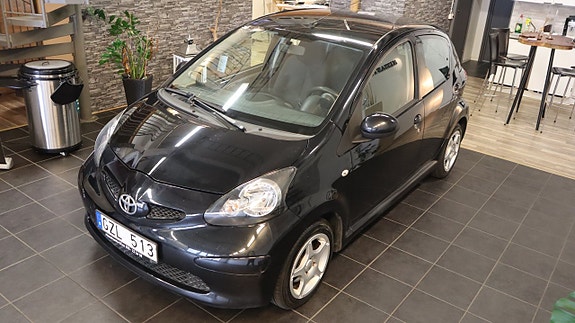 Toyota Aygo 2 of 5