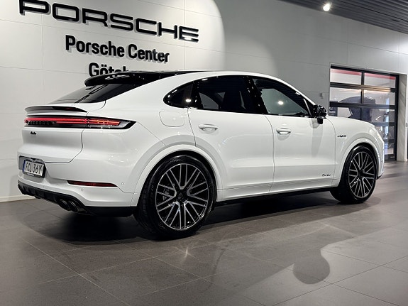 Porsche Cayenne 4 of 30