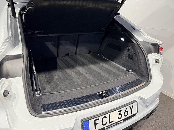 Porsche Cayenne 30 of 30