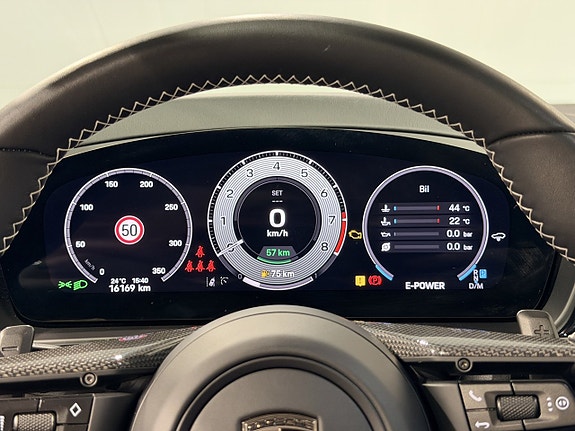 Porsche Cayenne 26 of 30