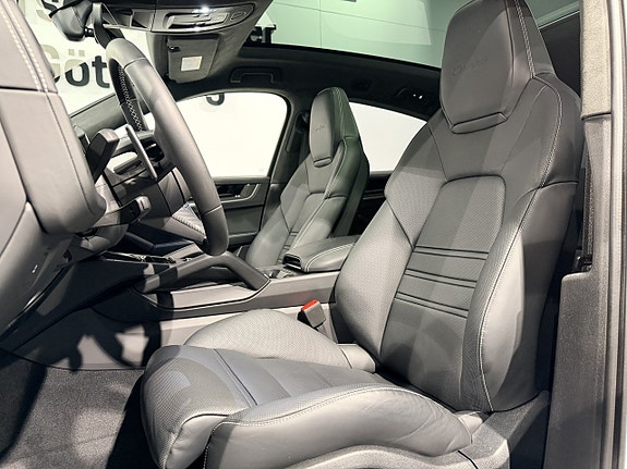 Porsche Cayenne 17 of 30