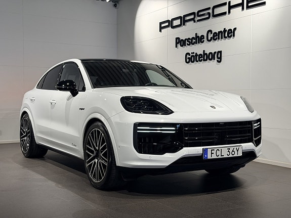 Porsche Cayenne 2 of 30
