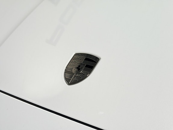 Porsche Cayenne 14 of 30