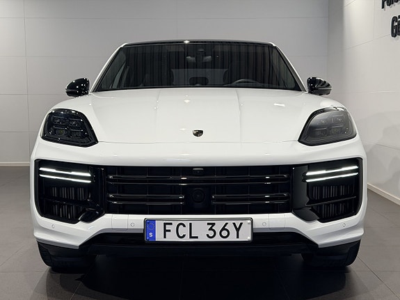 Porsche Cayenne 3 of 30