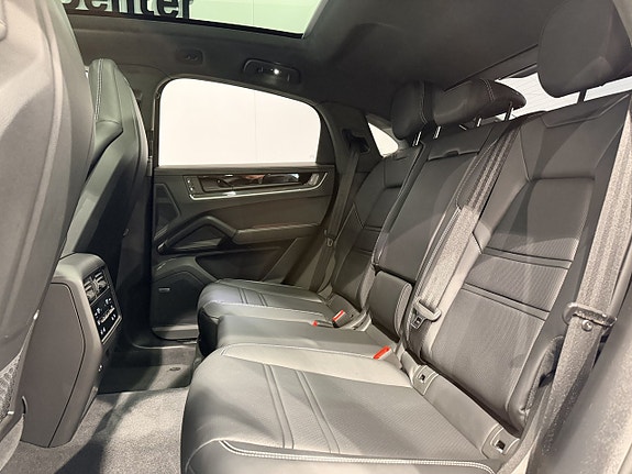 Porsche Cayenne 28 of 30