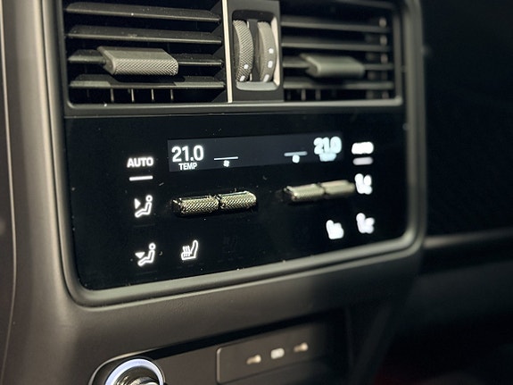 Porsche Cayenne 29 of 30