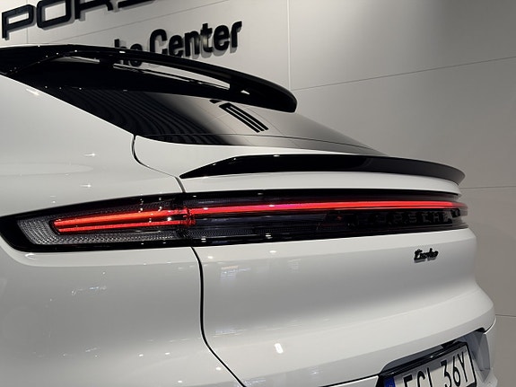 Porsche Cayenne 12 of 30