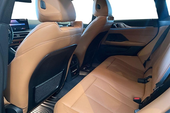 BMW i4 10 of 16