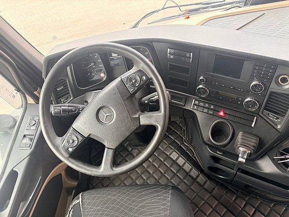 Mercedes-Benz Actros 1945 8 of 12
