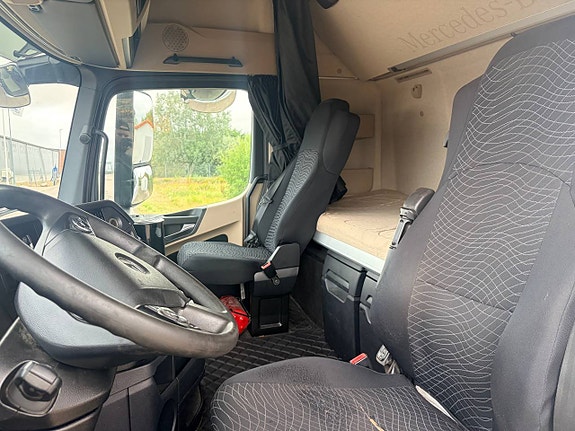 Mercedes-Benz Actros 1945 6 of 12