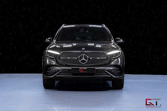 Mercedes-Benz GLC300 e 3 of 20
