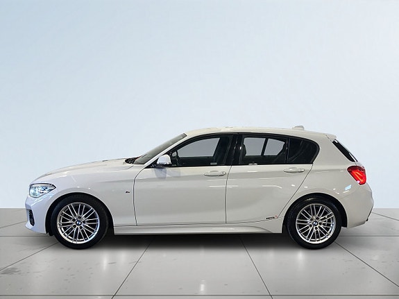 BMW 118i 4 of 5