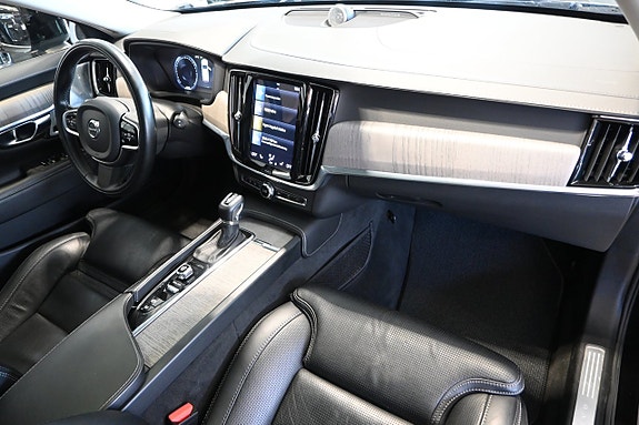 Volvo V90 Cross Country 10 of 25