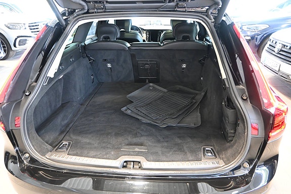 Volvo V90 Cross Country 14 of 25