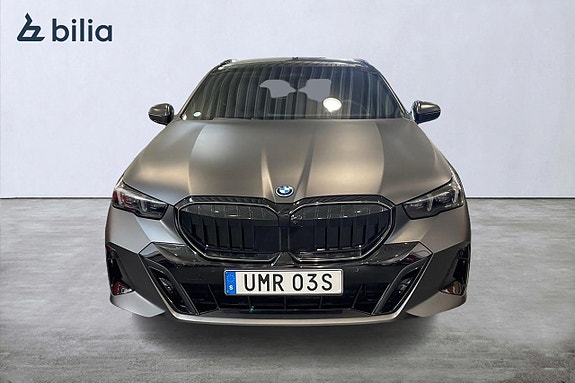 BMW 530e 4 of 5