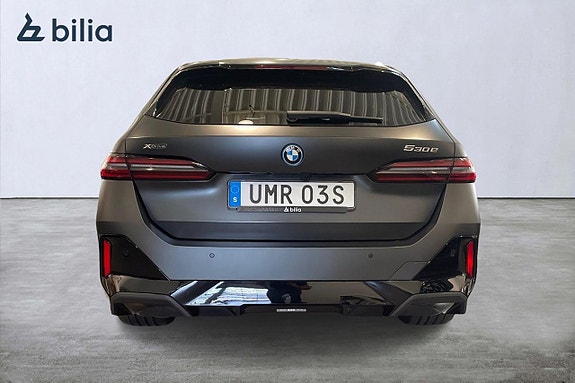 BMW 530e 3 of 5