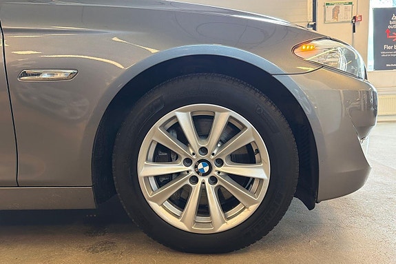 BMW 525d 4 of 5