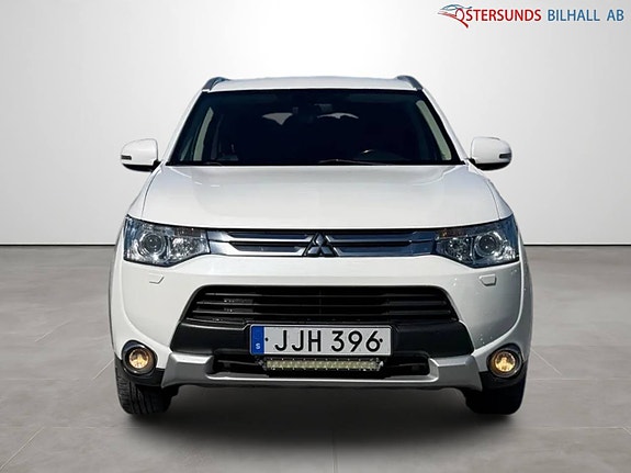 Mitsubishi Outlander 2 of 5