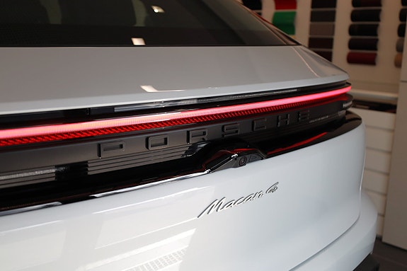 Porsche Macan 4 4 of 5