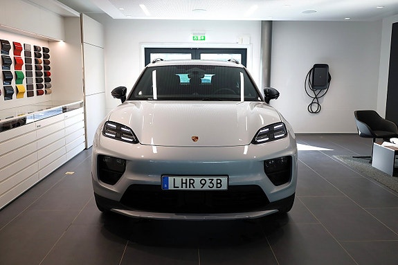 Porsche Macan 4 2 of 5