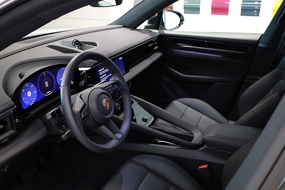 Porsche Macan 4 9 of 28