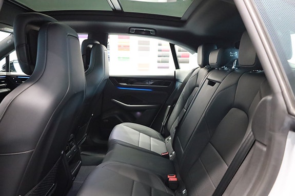Porsche Macan 4 21 of 28