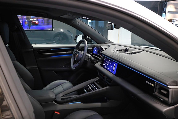 Porsche Macan 4 17 of 28