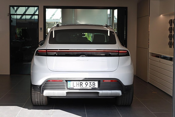 Porsche Macan 4 5 of 5