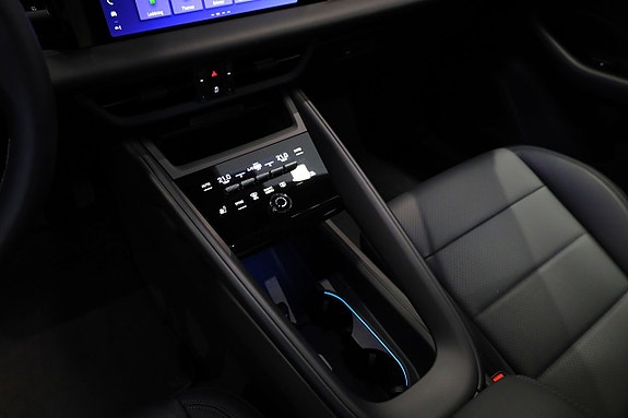 Porsche Macan 4 16 of 28