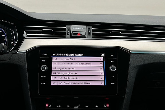 Volkswagen Passat 24 of 30