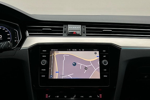 Volkswagen Passat 8 of 30